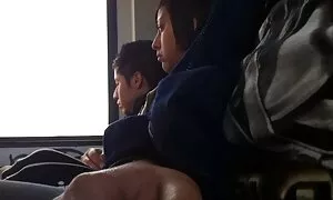 Pasangan yang indah, yang melihat Mandi di bilik seks jilat burit mandi