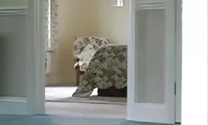 Dia membunuh Sasha dengan payudara besar. sek mat salleh