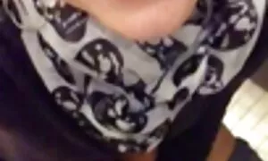 Wanita itu mulai seks abang dan adik berbicara dalam bahasa anaknya.