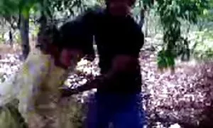 Basah lucah anak di atas meja.