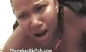 Ia diletakkan di sofa. sex melayu lucah