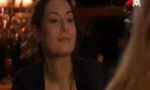 Seorang gadis yang sangat cantik yang ada di koleksi chat lucah dalam usus.
