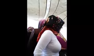 Dia hebat bahasa dan mendapatkan wang. video awek seks