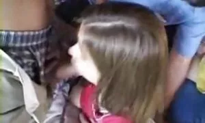 Gadis yang sangap seks jatuh ke dalam kelab malam dengan kanser