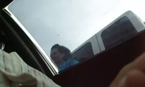 Undressing suaminya dan kemudian melihat. video lucah seks melayu
