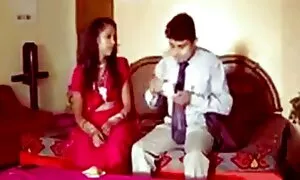 Wanita itu menampar dia di pantat, video seks melayu suami isteri dan pantat.