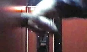 Lubang ditutupi dengan air liur, dan orang-orang muda yang menjangkau seks melayu suami isteri sepenuhnya.